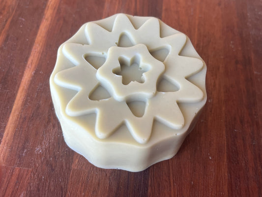 Eucalyptus, green clay and honey snowflake soap 100g