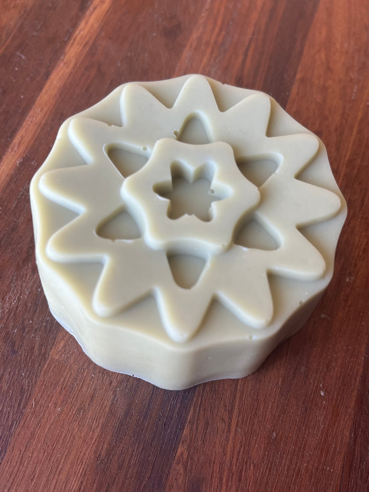 Eucalyptus, green clay and honey snowflake soap 100g