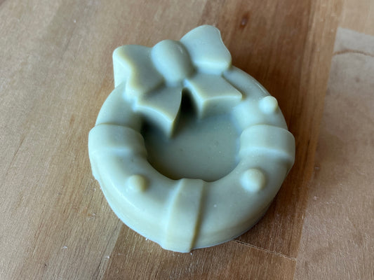 Eucalyptus, green clay and honey Christmas wreath soap 40g