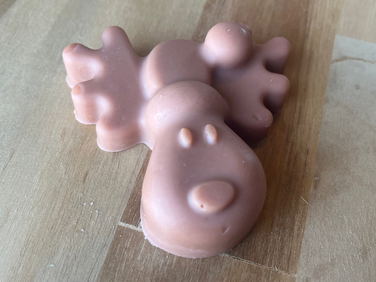 Red clay, lemon myrtle and honey reindeer soap 50g