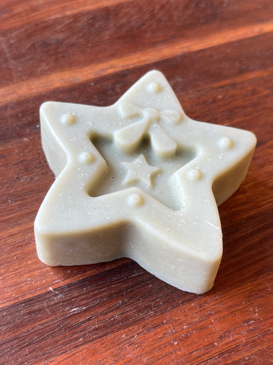 Eucalyptus, green clay and honey Christmas star soap 50g