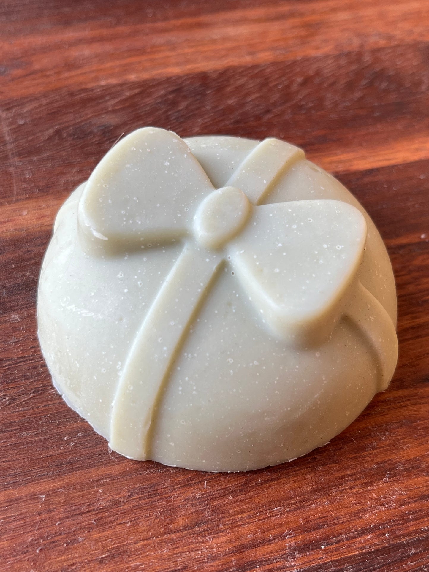 Eucalyptus, green clay and honey Christmas bauble soap 50g
